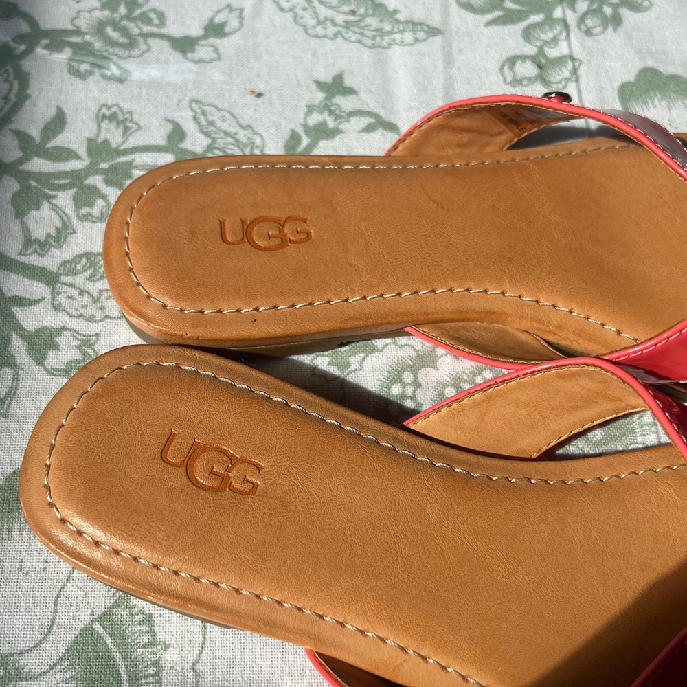 UGG Tuolumne Coral Patent Leather Cushioned Summer Flip Flop Sandals Size 7 - Picture 4 of 6